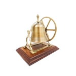 Drehbare Glocke aus Messing auf einem Holzsockel