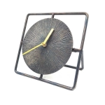 Elegancki zegar metalowy