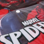 Wodoodporny fartuszek Spiderman - produkt licencyjny