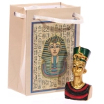 Egyiptomi figura egy erszényben