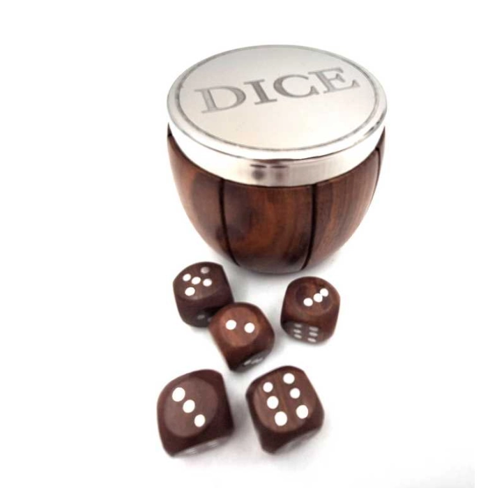 Dice in wooden box - kemis.pl