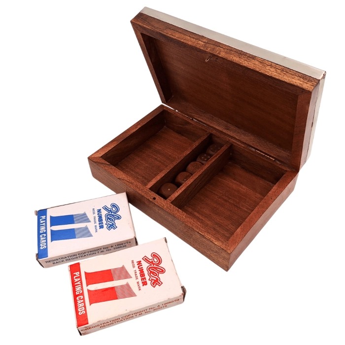 Zestaw Kart i Kości w Drewnianym Pudełku z Aluminiowym Wiekiem